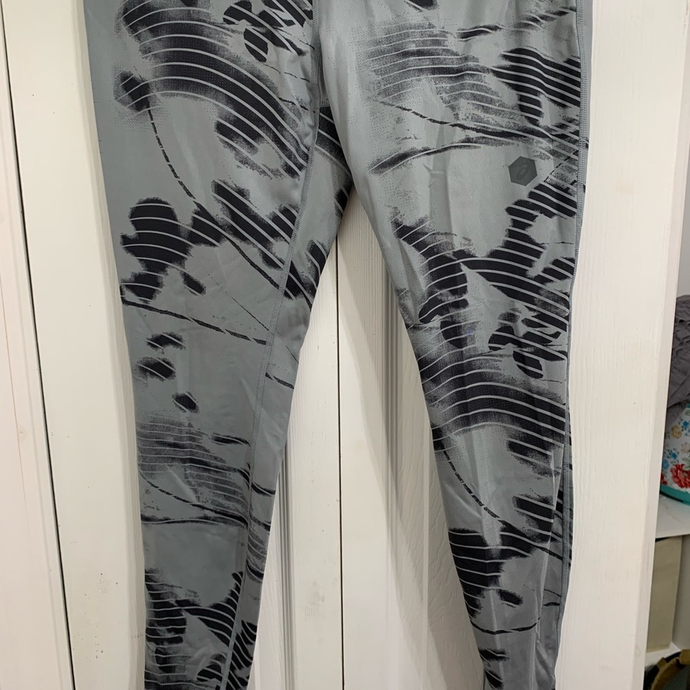 ASICS LIKE NEW LEGGINGS